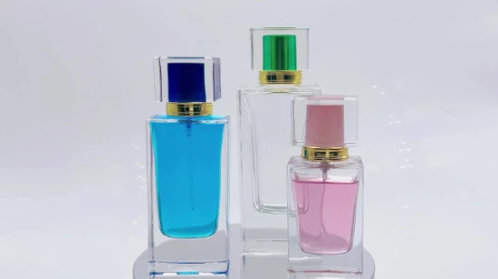 30ml 50ml 70ml 뷰티 케어 럭셔리 향수 유리 병 주름진 분무기 및 화장품 포장 빈 병의 플라스틱 캡